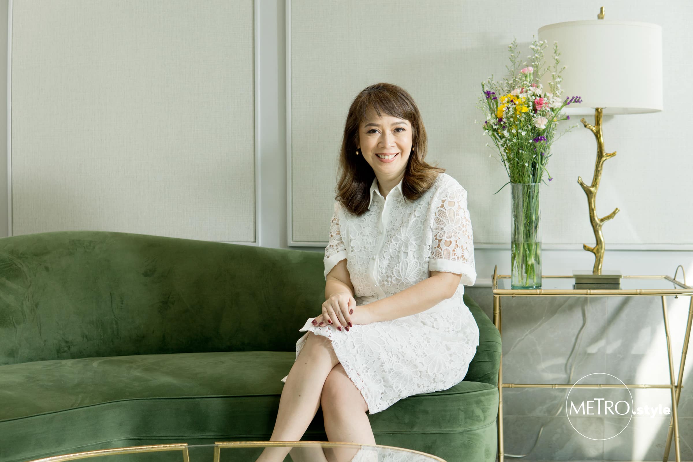 Dress by Dorothy Perkins; earrings, stylist's own Dress by Dorothy Perkins; earrings, stylist's own